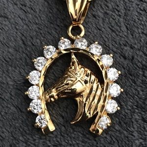 Vanessa Mooney gold horseshoe necklace